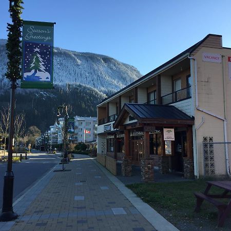 Spring Villa Hotel Harrison Hot Springs Bagian luar foto