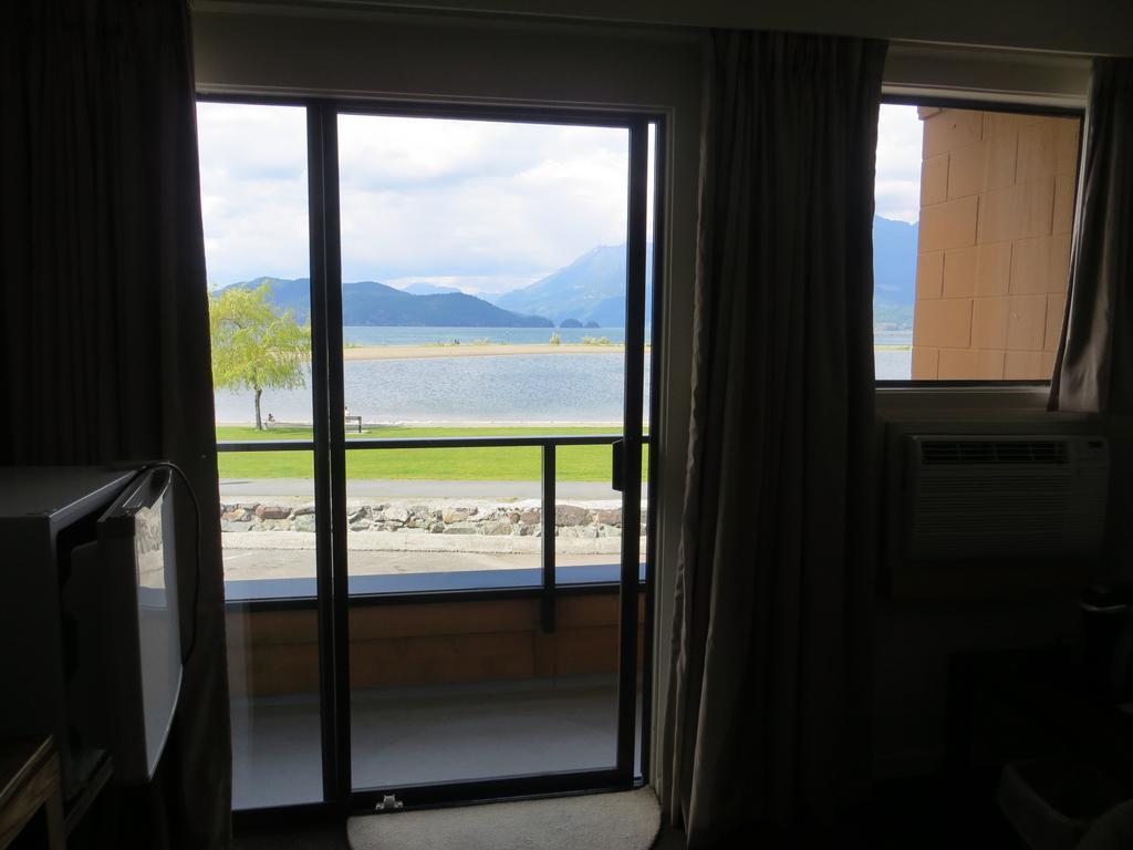 Spring Villa Hotel Harrison Hot Springs Ruang foto