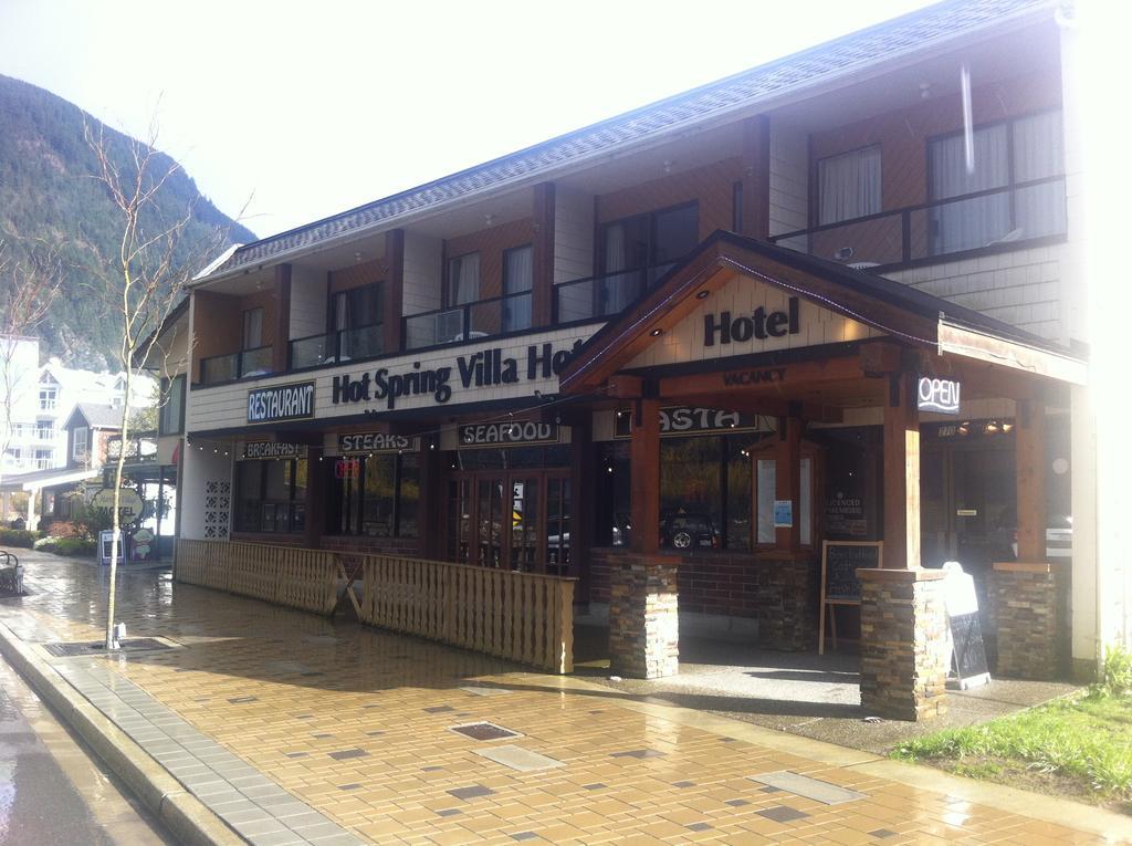 Spring Villa Hotel Harrison Hot Springs Bagian luar foto