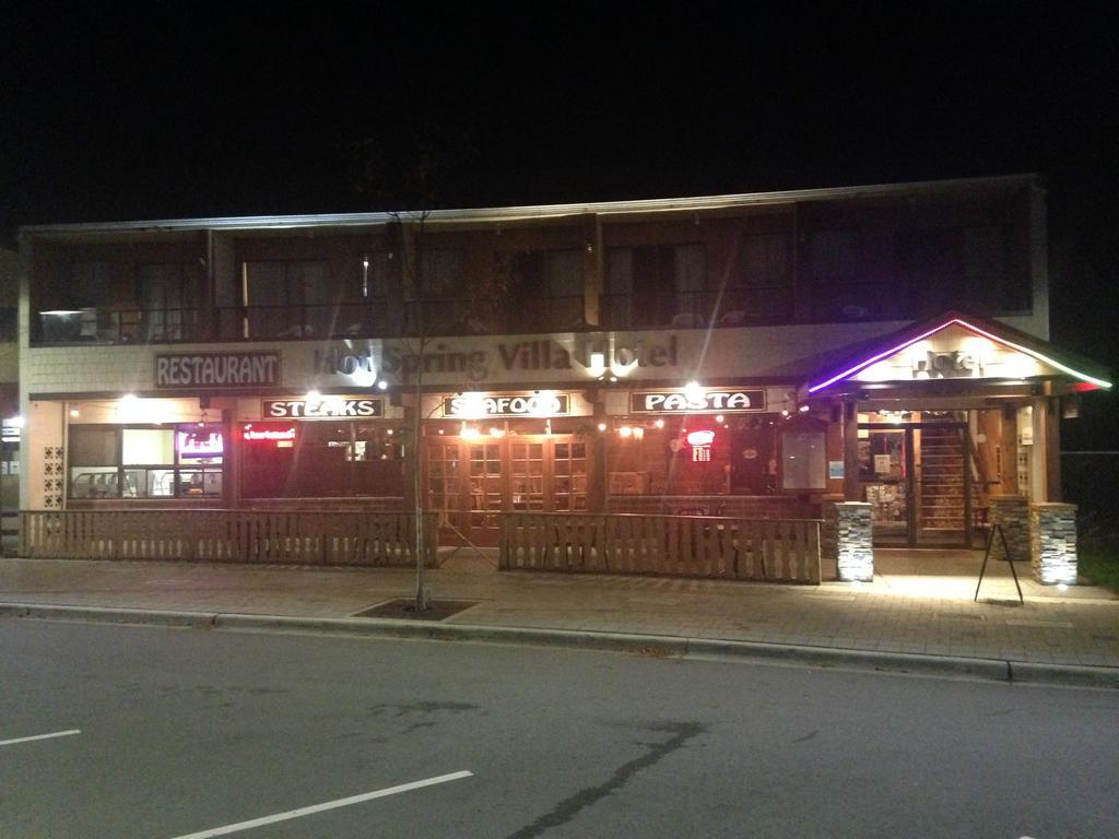 Spring Villa Hotel Harrison Hot Springs Bagian luar foto