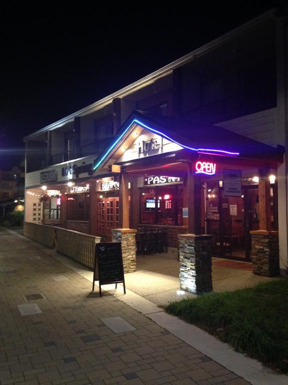 Spring Villa Hotel Harrison Hot Springs Bagian luar foto