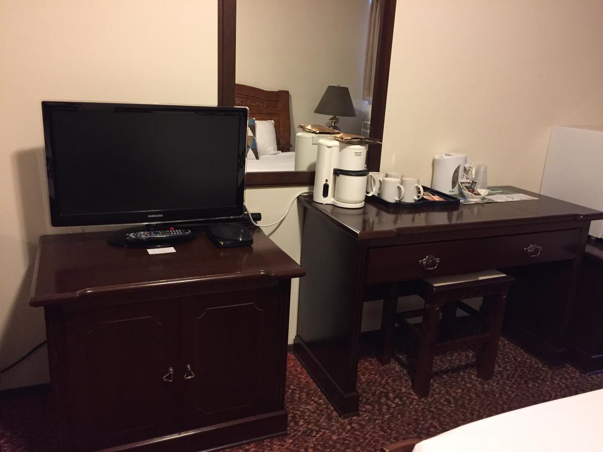 Spring Villa Hotel Harrison Hot Springs Bagian luar foto