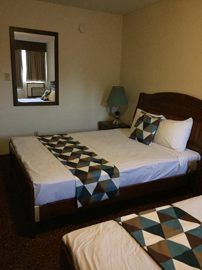 Spring Villa Hotel Harrison Hot Springs Bagian luar foto