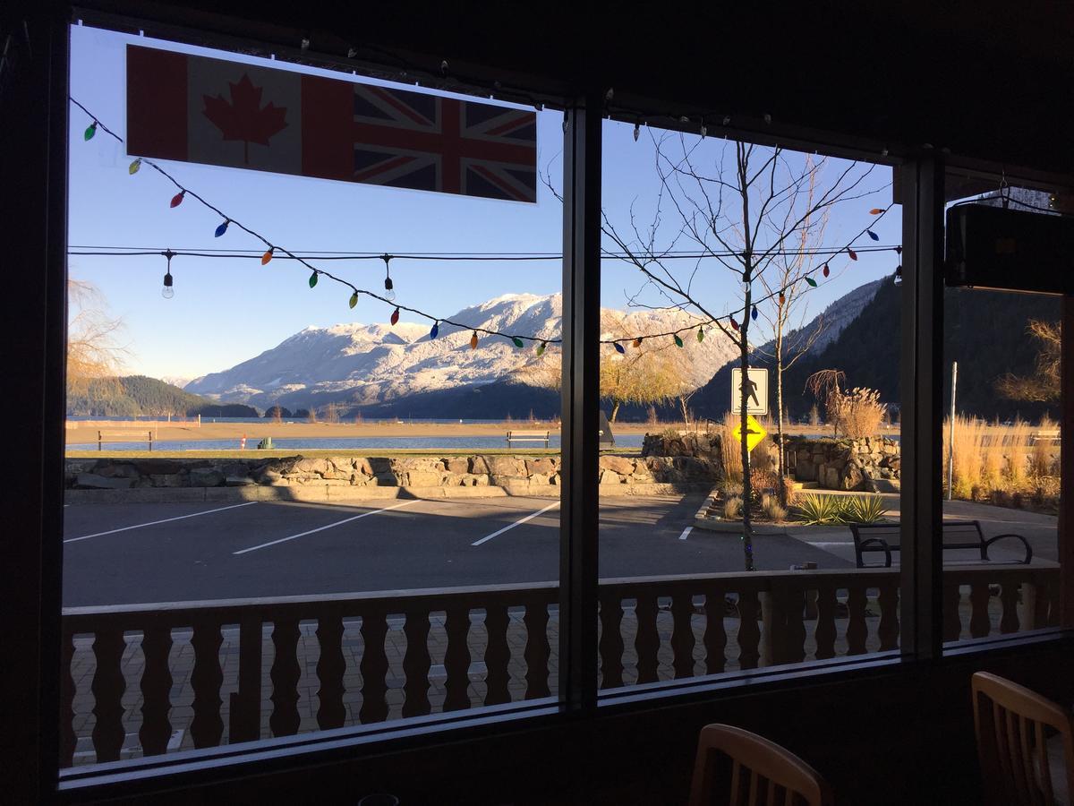 Spring Villa Hotel Harrison Hot Springs Bagian luar foto