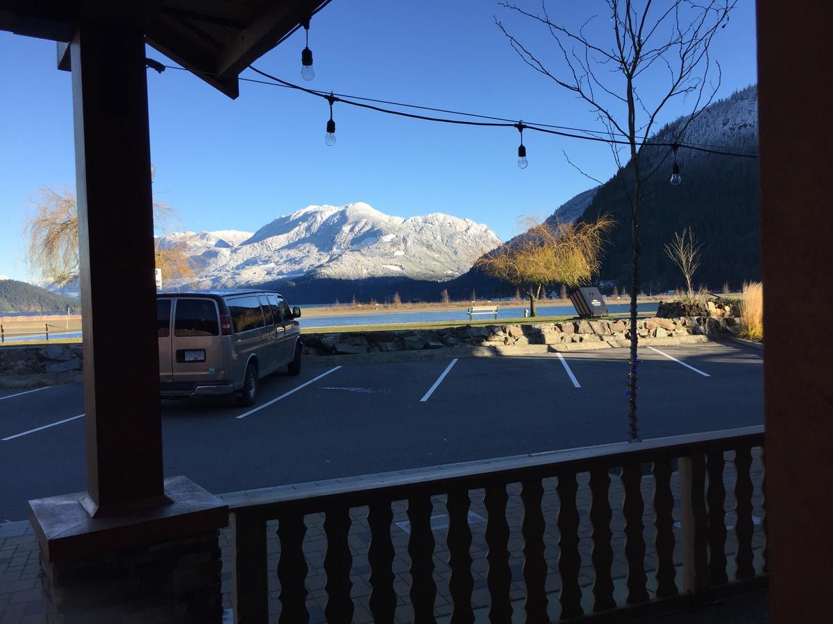 Spring Villa Hotel Harrison Hot Springs Bagian luar foto