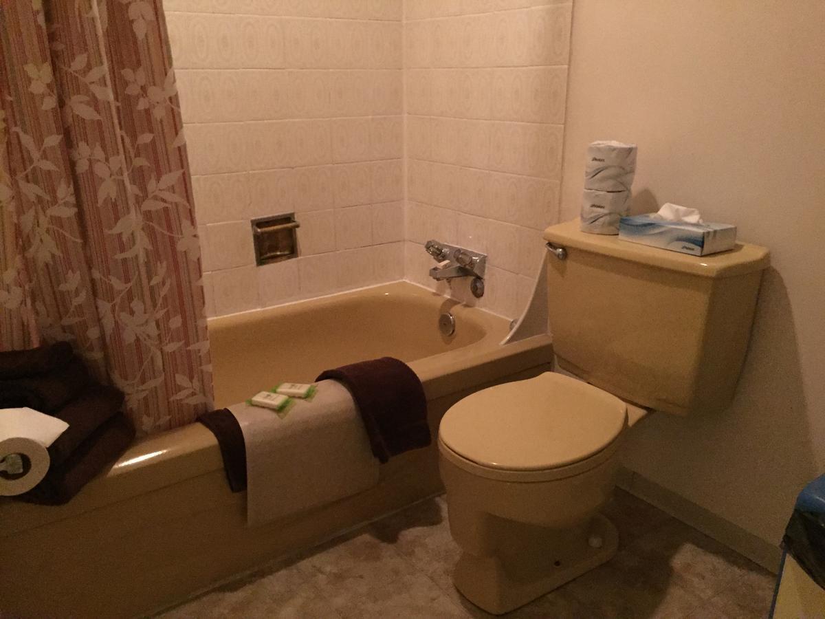 Spring Villa Hotel Harrison Hot Springs Bagian luar foto