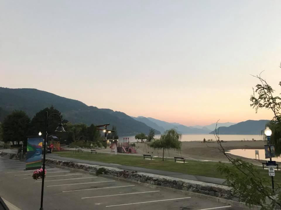 Spring Villa Hotel Harrison Hot Springs Bagian luar foto