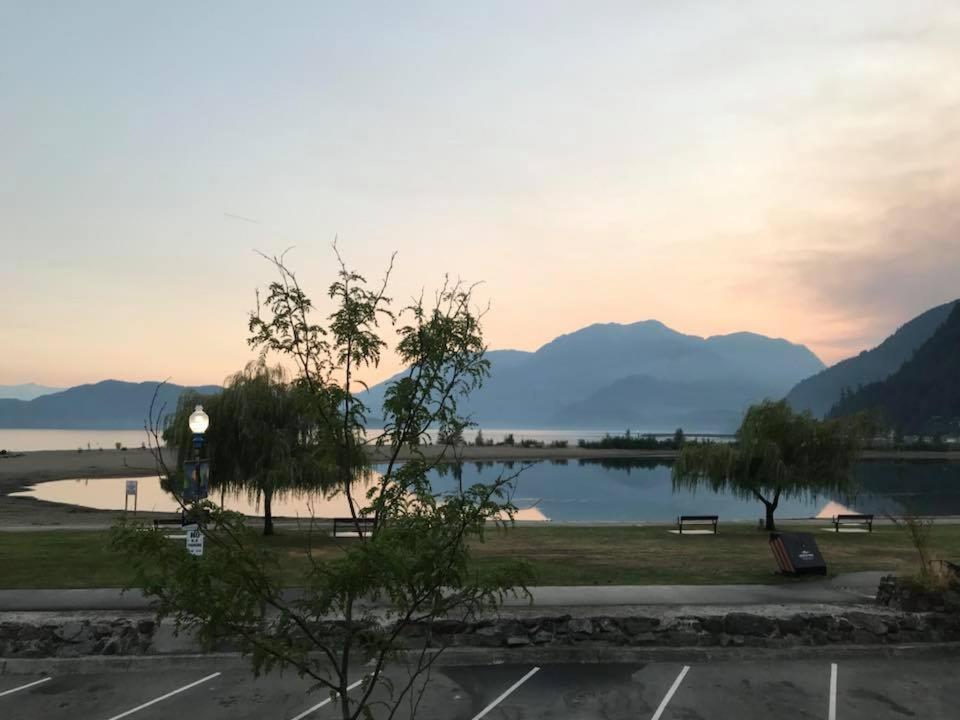 Spring Villa Hotel Harrison Hot Springs Bagian luar foto