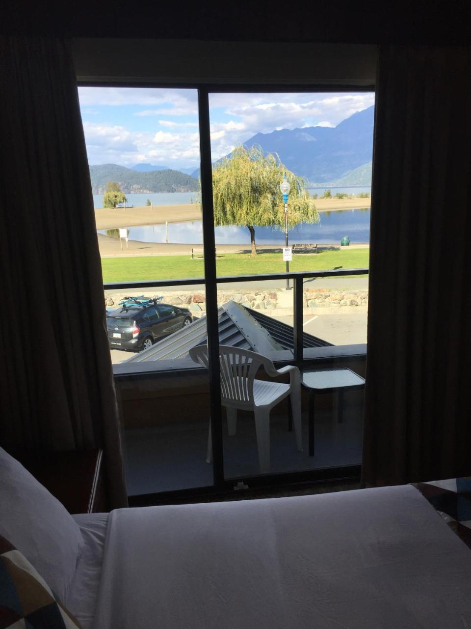 Spring Villa Hotel Harrison Hot Springs Bagian luar foto