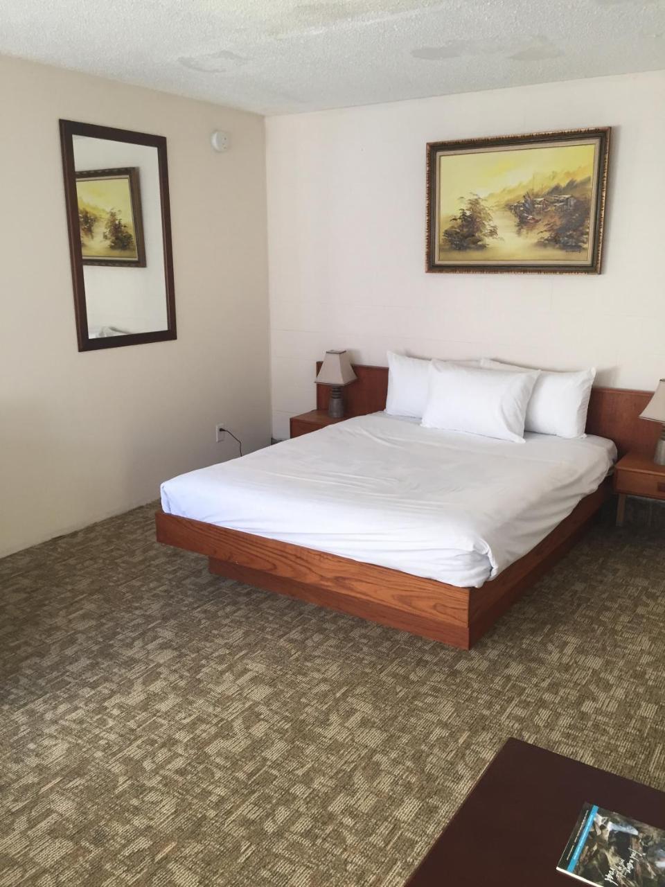Spring Villa Hotel Harrison Hot Springs Bagian luar foto