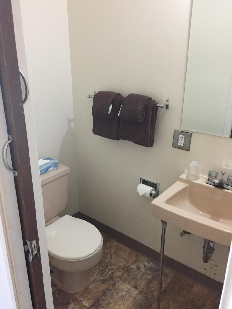 Spring Villa Hotel Harrison Hot Springs Bagian luar foto