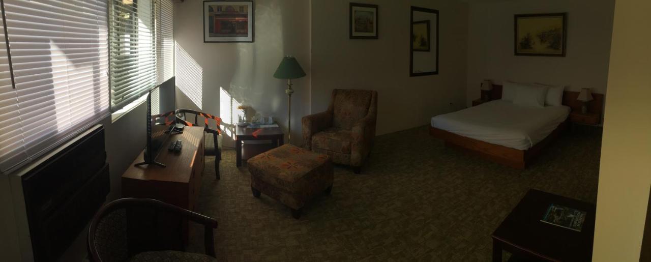 Spring Villa Hotel Harrison Hot Springs Bagian luar foto