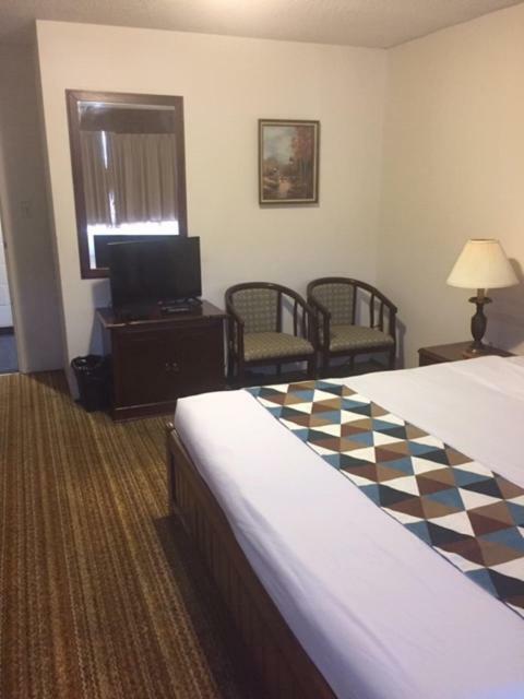 Spring Villa Hotel Harrison Hot Springs Bagian luar foto